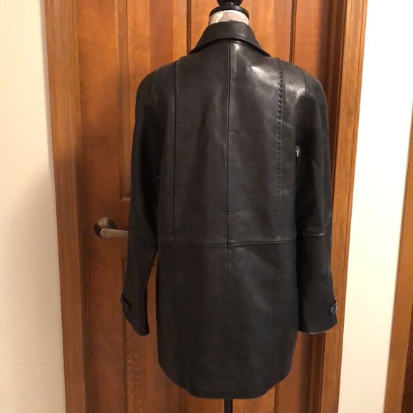 Black 100% soft leather coat with quilted zip-out lining, hits at upper thigh - Picture 5 of 16